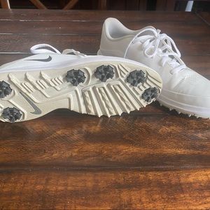 Youth Nike Golf Shoe size 6Y